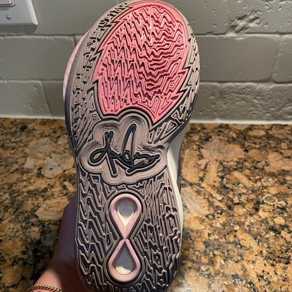 Nike Kyrie Infinity
Leopard Camo (GS) - Picture 2 of 5